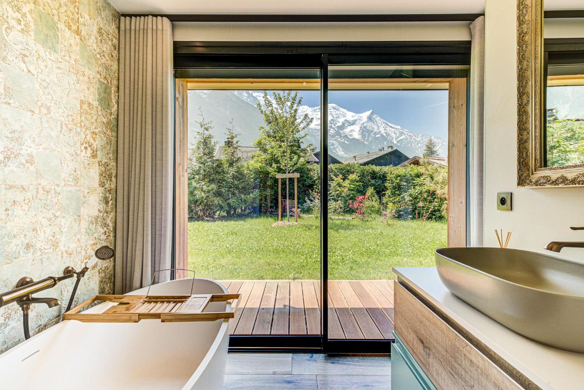 Papillon - Alpes Travel - Detached - Les Praz - Sleeps 8 Chalet