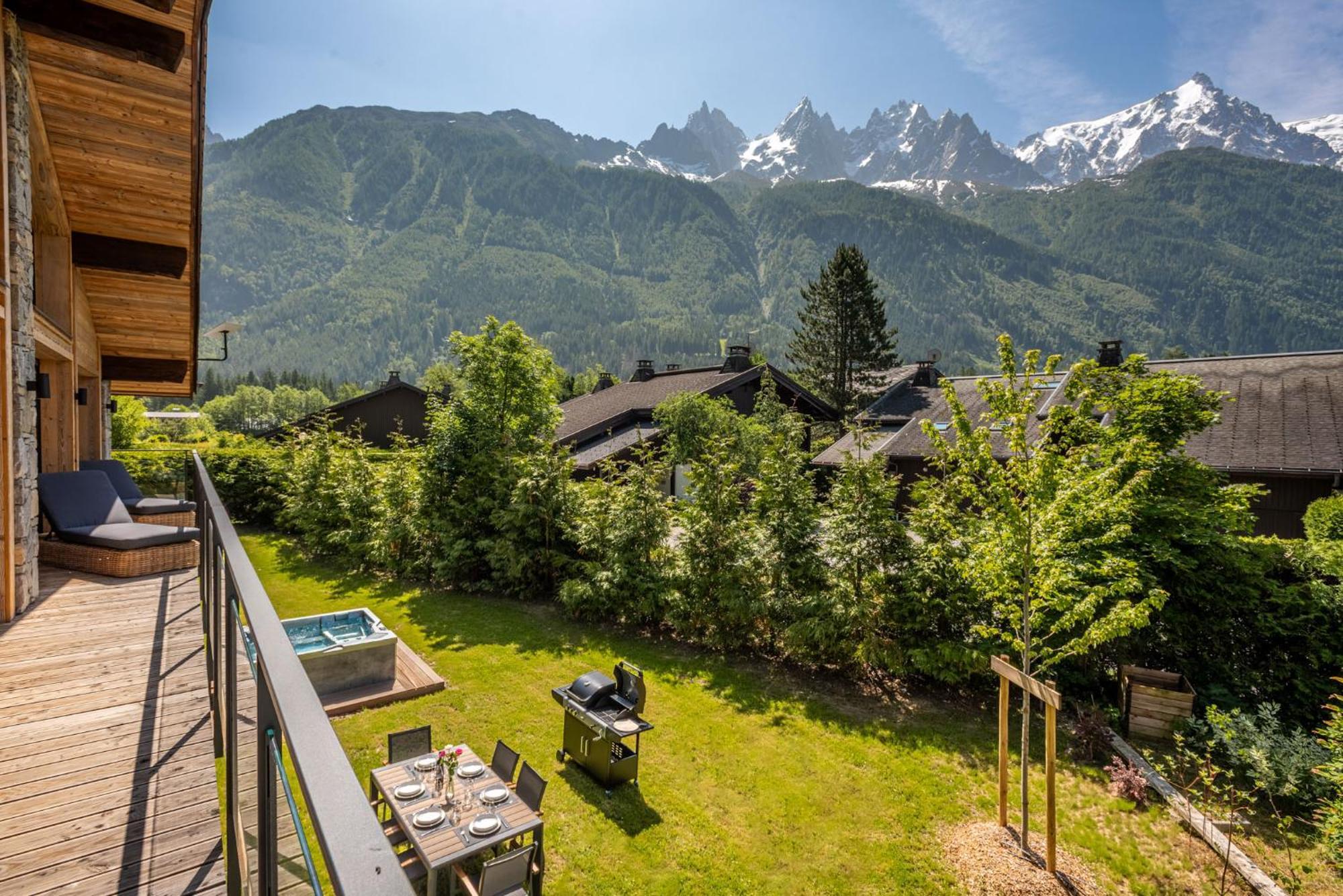 Papillon - Alpes Travel - Detached - Les Praz - Sleeps 8