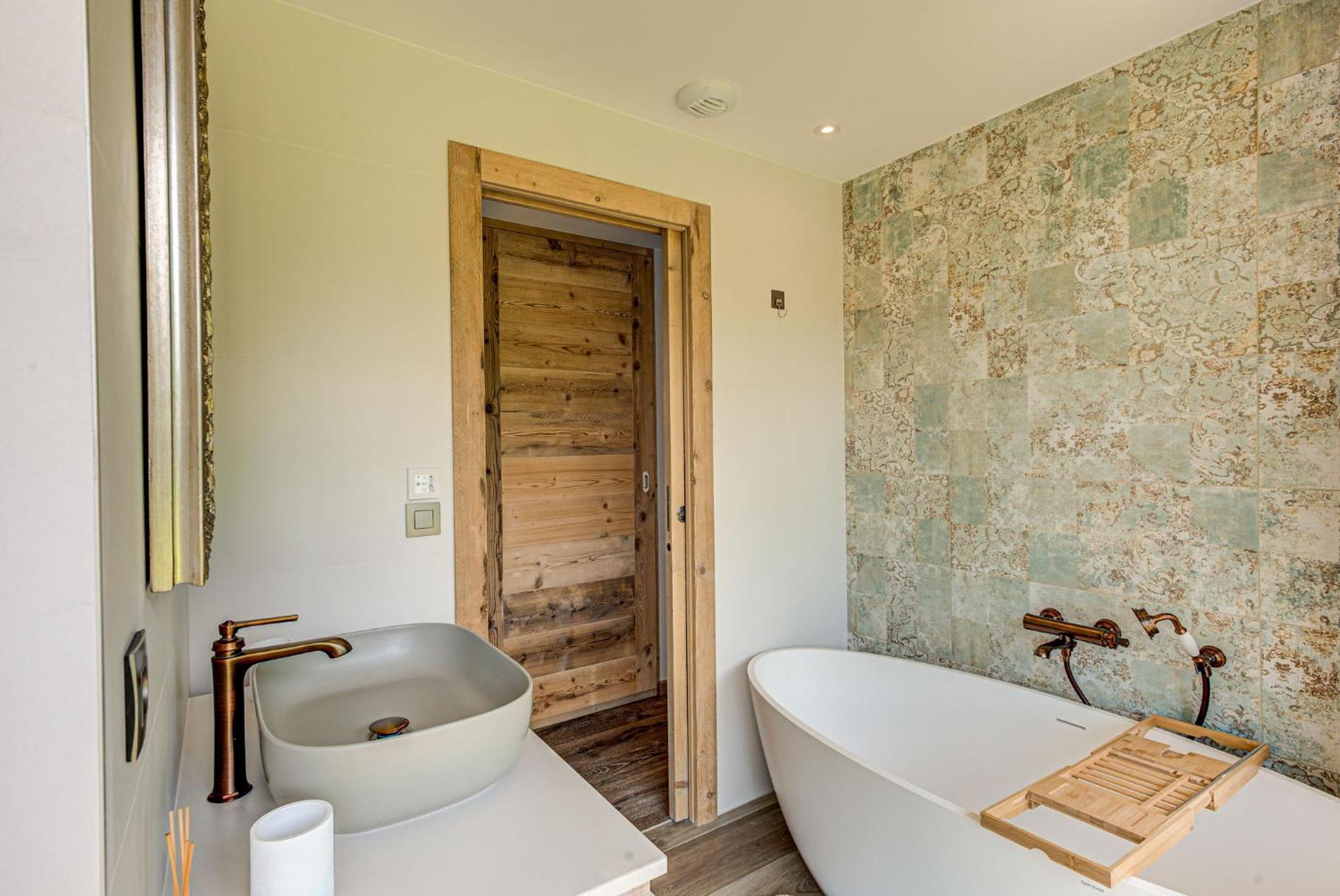 Chalet Papillon - Alpes Travel - Detached - Les Praz - Sleeps 8